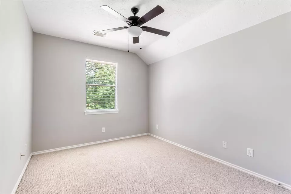 Bedroom - 7126 Leens Lodge Ln, Humble, TX 77346 photo 6 of 6