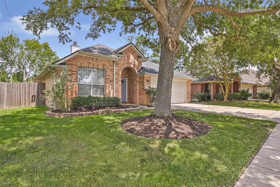 Exterior - 7126 Leens Lodge Ln, Humble, TX 77346 photo 2 of 9