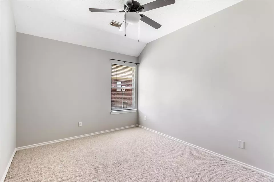 Bedroom - 7126 Leens Lodge Ln, Humble, TX 77346 photo 4 of 6