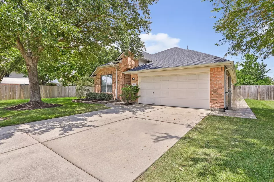 Exterior - 7126 Leens Lodge Ln, Humble, TX 77346 photo 3 of 9