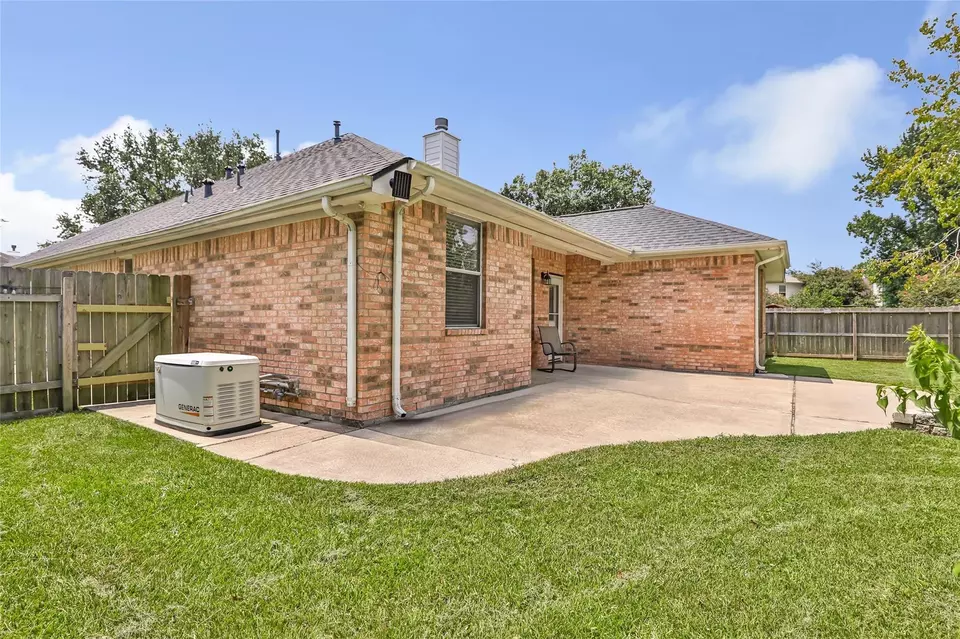 Exterior - 7126 Leens Lodge Ln, Humble, TX 77346 photo 4 of 9