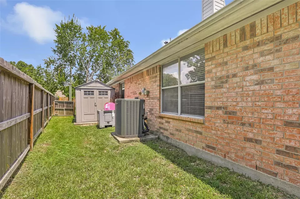 Exterior - 7126 Leens Lodge Ln, Humble, TX 77346 photo 9 of 9
