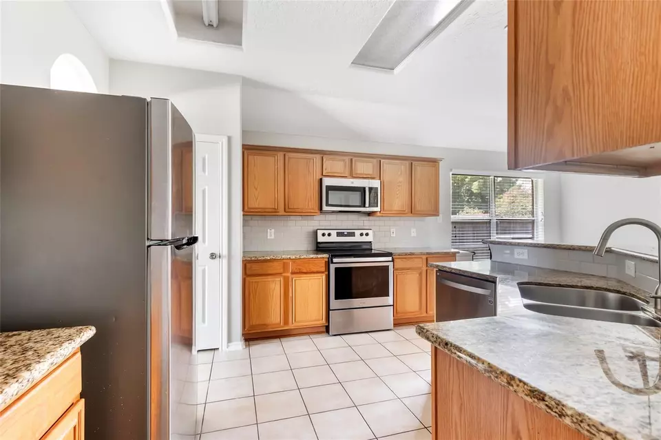 Kitchen - 7126 Leens Lodge Ln, Humble, TX 77346 photo 2 of 3