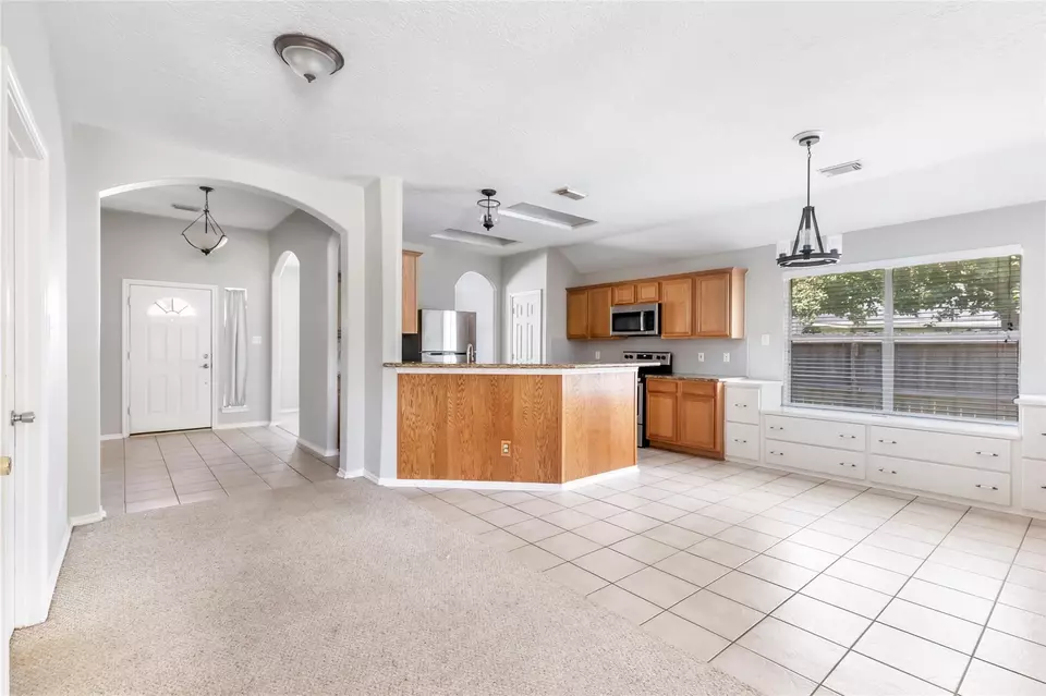 Living - 7126 Leens Lodge Ln, Humble, TX 77346 photo 3 of 7