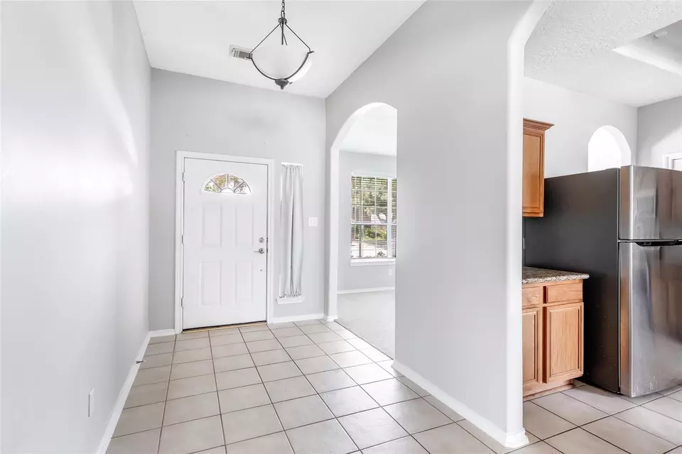 Entry Way - 7126 Leens Lodge Ln, Humble, TX 77346 photo 2 of 3