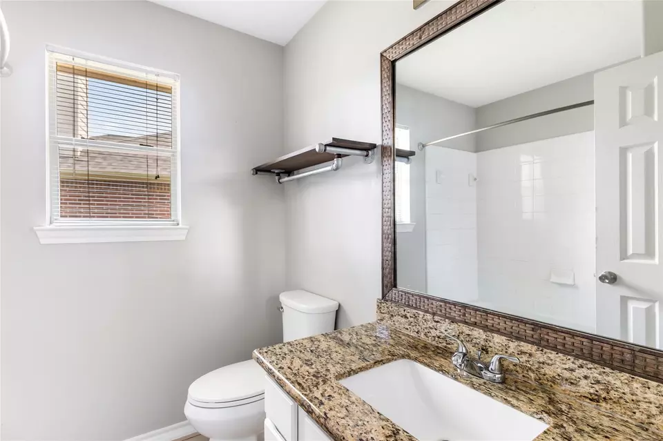 Bath - 7126 Leens Lodge Ln, Humble, TX 77346 photo 3 of 4