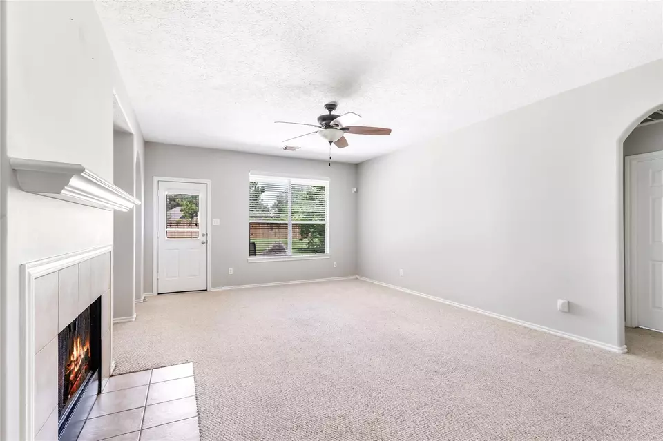 Living - 7126 Leens Lodge Ln, Humble, TX 77346 photo 5 of 7