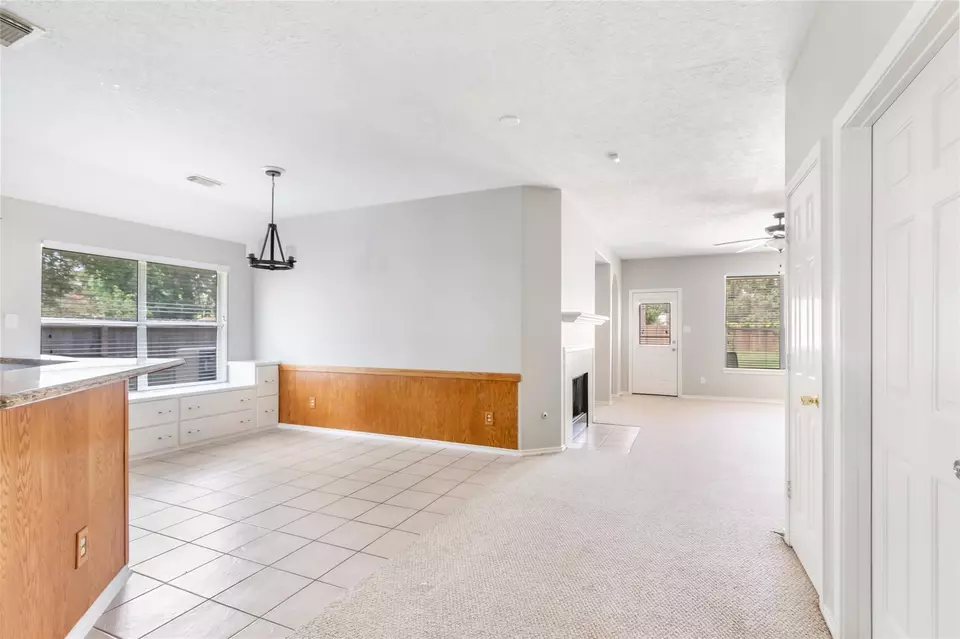 Living - 7126 Leens Lodge Ln, Humble, TX 77346 photo 2 of 7