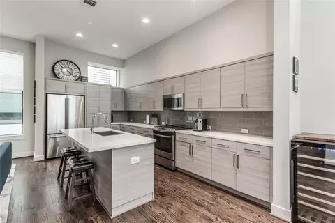 1004 California St #402, Houston, TX 77006
