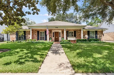 7710 Pagewood Ln, Houston, TX 77063