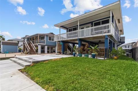 250 Barracuda St, Bayou Vista, TX 77563