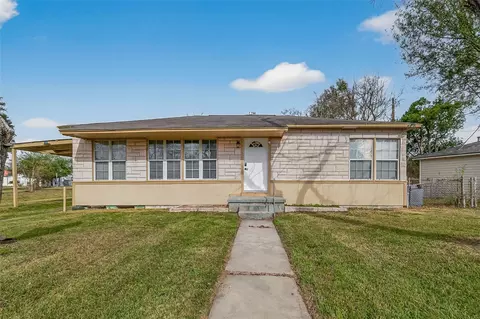 1221 Parkway St, Baytown, TX 77520