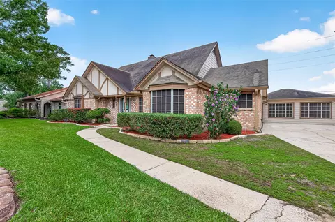 Exterior - 607 E Cypresswood Dr, Spring, TX 77373 photo 3 of 8