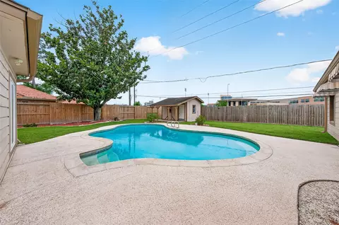 Exterior - 607 E Cypresswood Dr, Spring, TX 77373 photo 5 of 8
