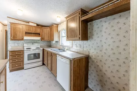 Kitchen - 400 Marina Dr, Trinity, TX 75862 photo 2 of 4