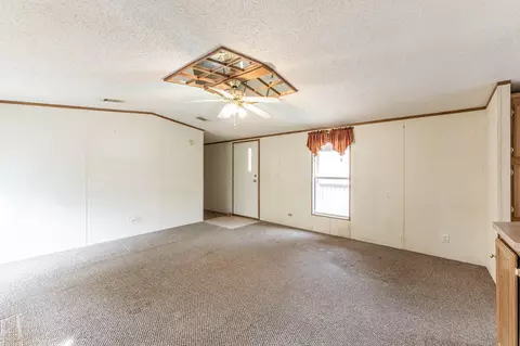 Living - 400 Marina Dr, Trinity, TX 75862 photo 2 of 3