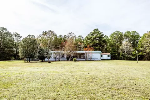 Exterior - 400 Marina Dr, Trinity, TX 75862 photo 3 of 5
