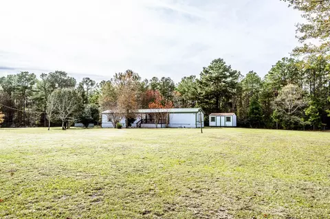 Exterior - 400 Marina Dr, Trinity, TX 75862 photo 4 of 5