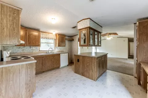 Kitchen - 400 Marina Dr, Trinity, TX 75862 photo 4 of 4