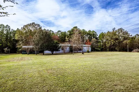 Exterior - 400 Marina Dr, Trinity, TX 75862 photo 2 of 5