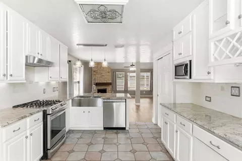 Kitchen - 3403 Arromanches Ln, Spring, TX 77388 photo 7 of 8