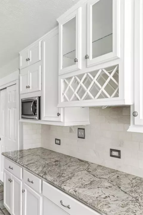 Kitchen - 3403 Arromanches Ln, Spring, TX 77388 photo 8 of 8