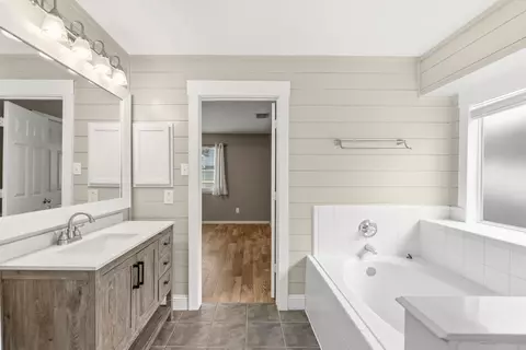 Bath - 3403 Arromanches Ln, Spring, TX 77388 photo 4 of 5