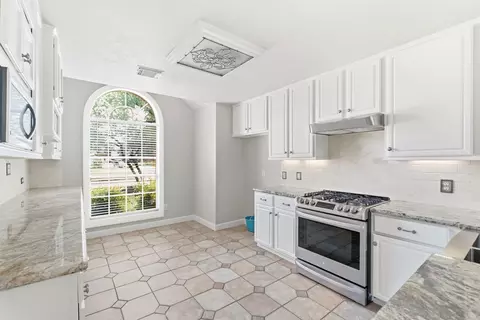 Kitchen - 3403 Arromanches Ln, Spring, TX 77388 photo 4 of 8