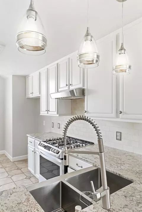 Kitchen - 3403 Arromanches Ln, Spring, TX 77388 photo 3 of 8