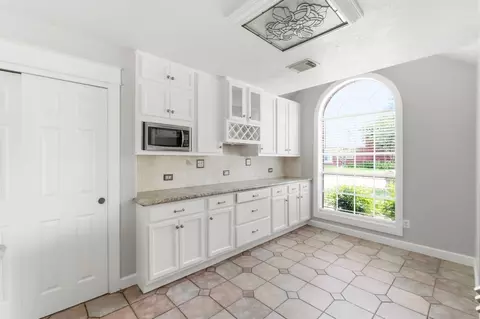 Kitchen - 3403 Arromanches Ln, Spring, TX 77388 photo 6 of 8