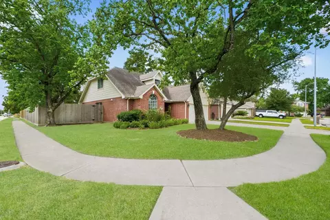 Exterior - 3403 Arromanches Ln, Spring, TX 77388 photo 3 of 5