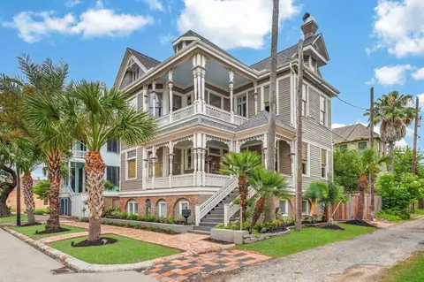 812 19th St, Galveston, TX 77550