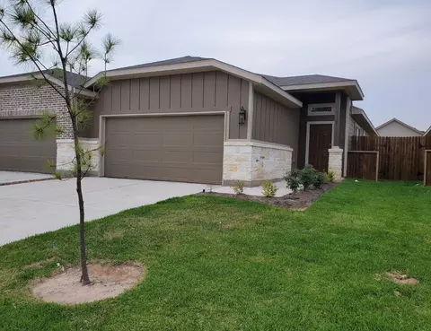 9732-9736 Grosbeak Ln, Magnolia, TX 77354