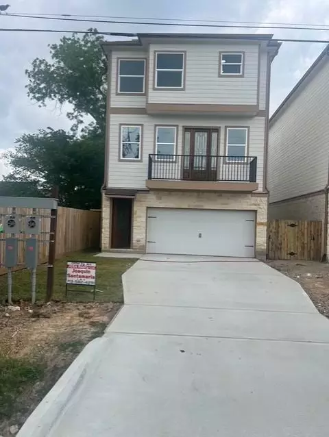 2206 Hoskins Dr, Houston, TX 77080