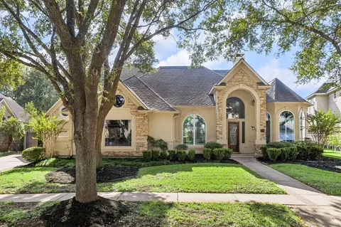 19 Clear Springs Ct, Sugar Land, TX 77479
