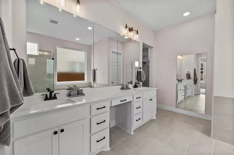Bath - 28033 Pebble Park Dr, Spring, TX 77386 photo 2 of 5