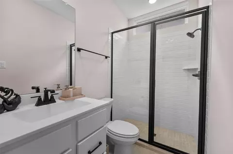 Bath - 28033 Pebble Park Dr, Spring, TX 77386 photo 4 of 5