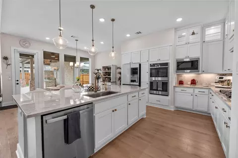 Kitchen - 28033 Pebble Park Dr, Spring, TX 77386 photo 4 of 6