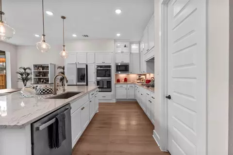 Kitchen - 28033 Pebble Park Dr, Spring, TX 77386 photo 3 of 6