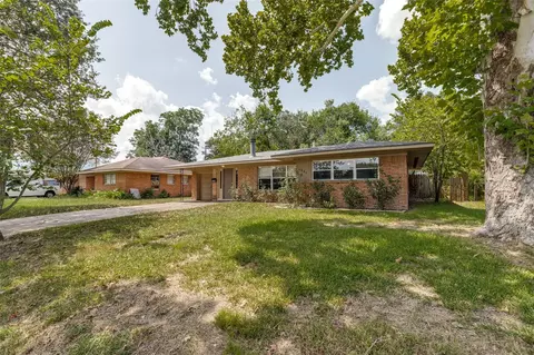 6846 Leader St, Houston, TX 77074
