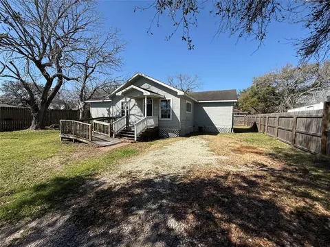742 27th St, San Leon, TX 77539