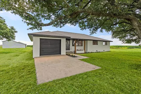 2606 Long Ln, Wallis, TX 77485