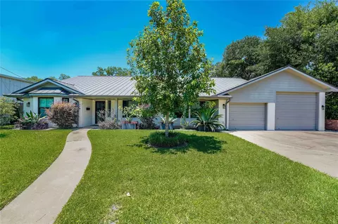 1124 Bowie St, Columbus, TX 78934