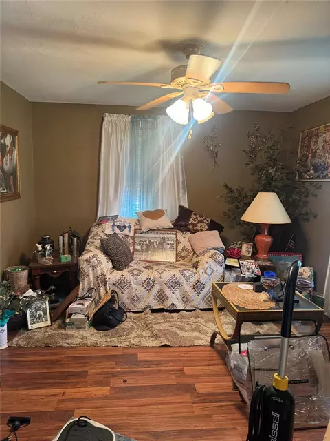 113 Lake Rd, La Marque, TX 77568