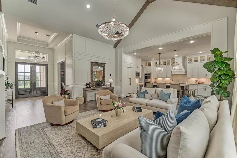 Living - 2017 Bennet Ln, Conroe, TX 77384 photo 4 of 5