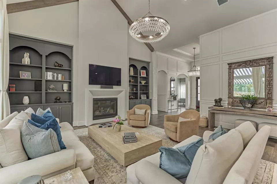 Living - 2017 Bennet Ln, Conroe, TX 77384 photo 2 of 5