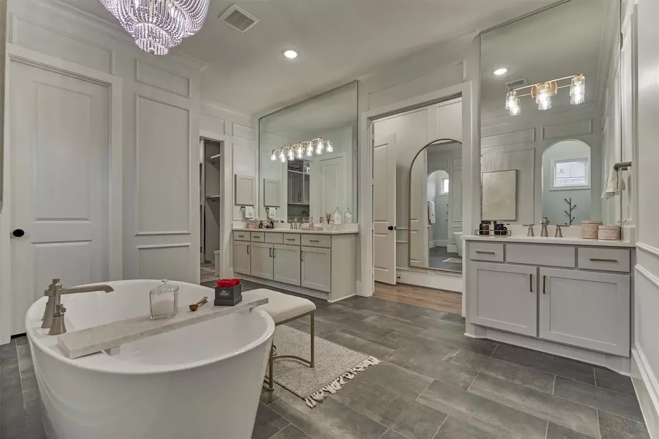 Bath - 2017 Bennet Ln, Conroe, TX 77384 photo 5 of 8