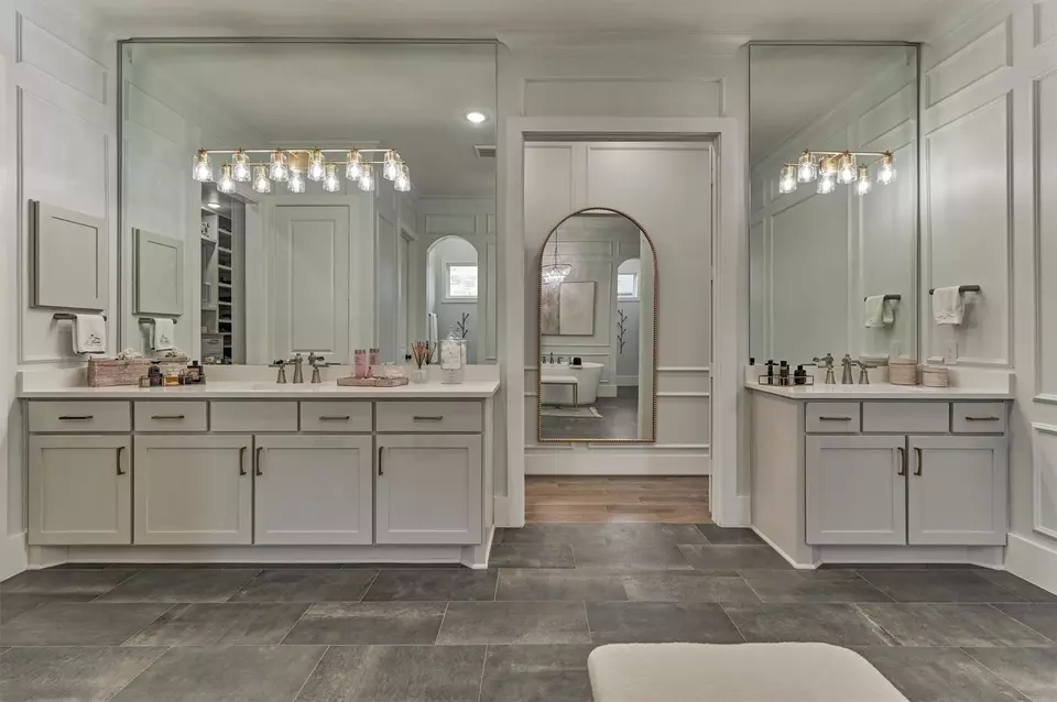 Bath - 2017 Bennet Ln, Conroe, TX 77384 photo 4 of 8