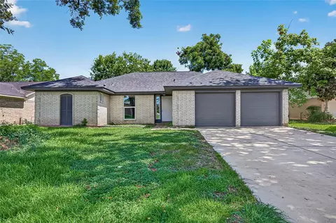 509 Southern Oaks Dr, Lake Jackson, TX 77566
