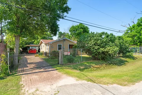 230 Busch St, Houston, TX 77060